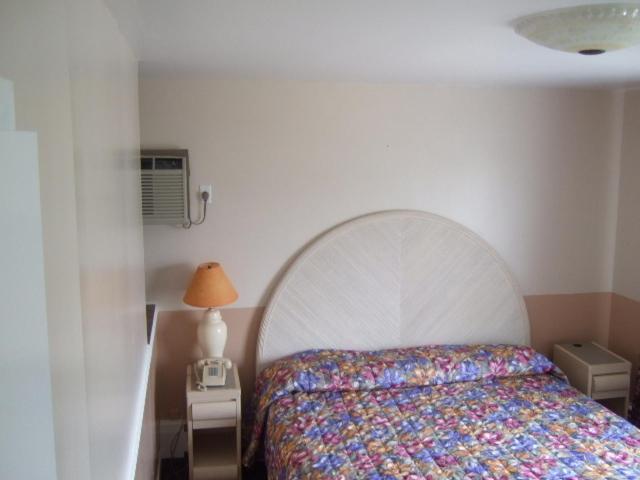Royal Court Motel Wildwood Room photo